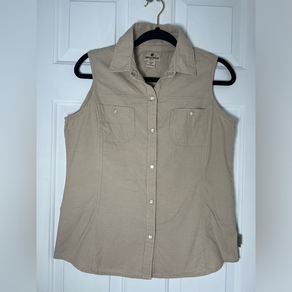 Woolrich Women's Collared Neck Button Snap Sleeveless Shirt Khaki Color Size M